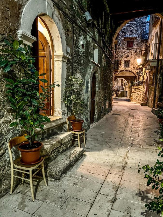 Apartmán I Due Gradoni Stone House Pacentro Exteriér fotografie
